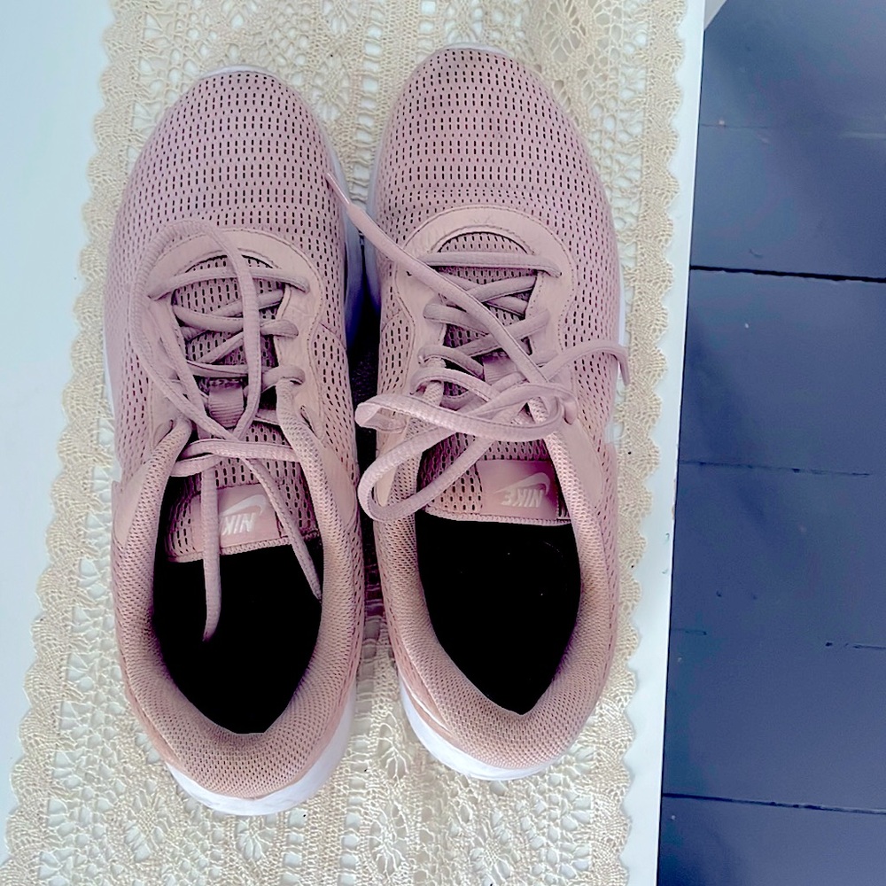 Nike Lightweight Sneakers